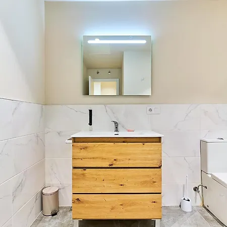 Delia By Gaiarooms レオン