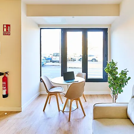 Delia By Gaiarooms レオン