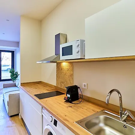 Delia By Gaiarooms * レオン