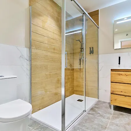 Delia By Gaiarooms レオン